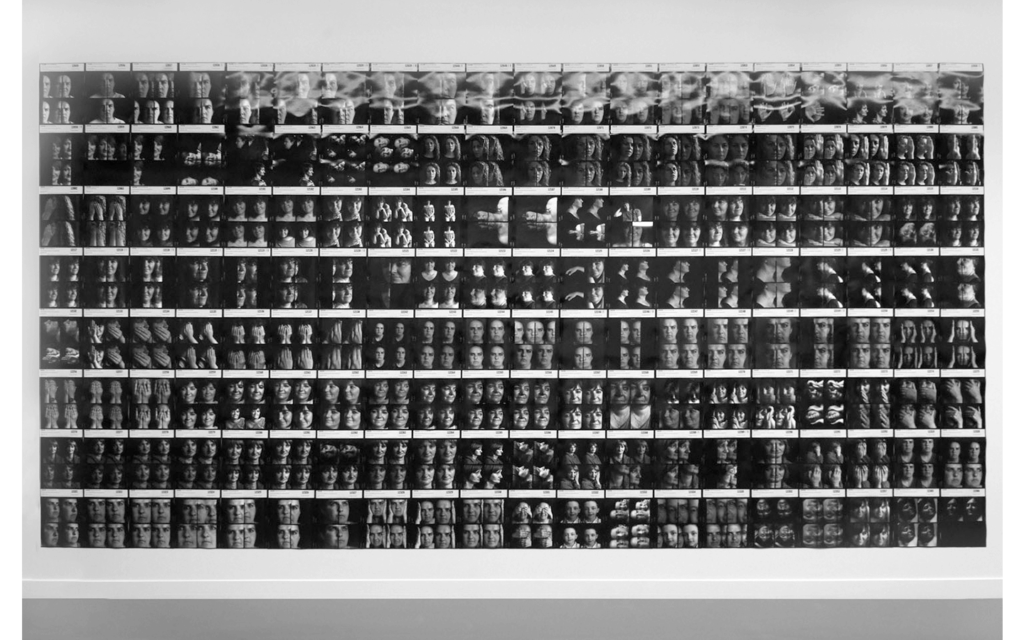Vues partielles de l'exposition « Humaine »