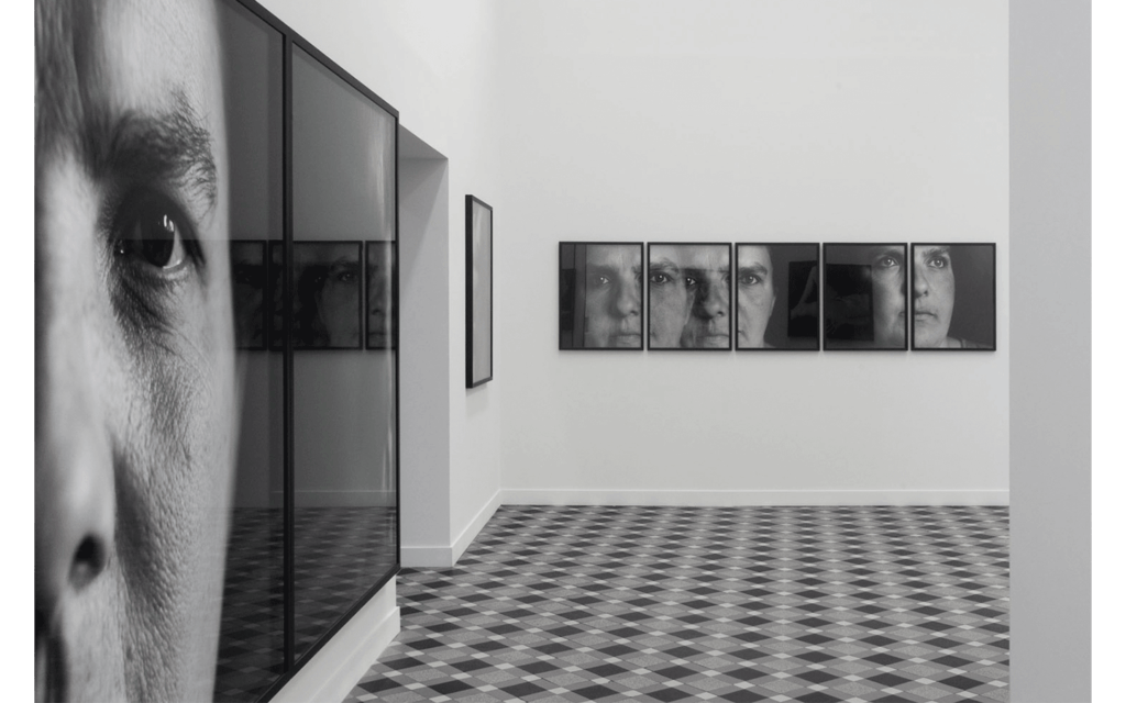 Vues partielles de l'exposition « Humaine »