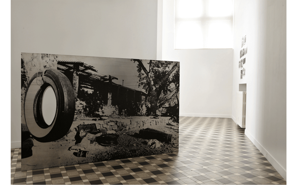 Vue partielle de l'exposition « Using Images »