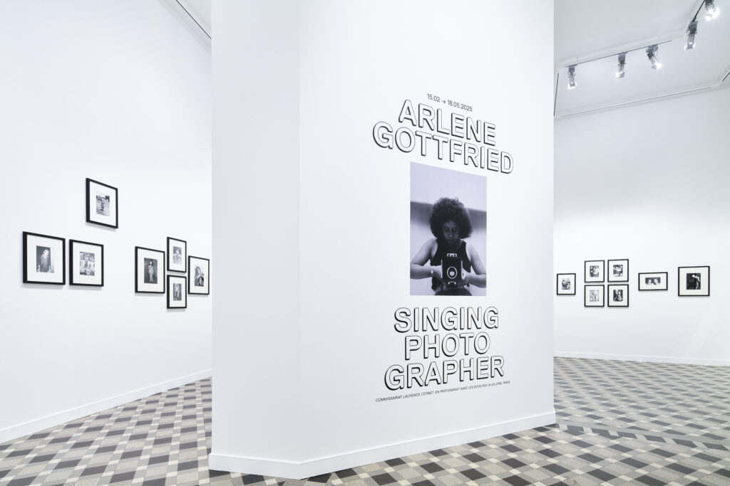 Vue exposition «Arlene Gottfried / Singing Photographer»