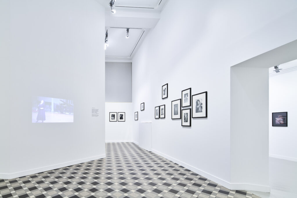 Vue exposition «Arlene Gottfried / Singing Photographer»