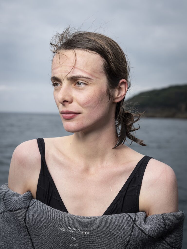 Manon, plongeuse et technicienne soigneuse à Océanopolis, série « Homo Aquaticus », 2021, collection L’Imagerie